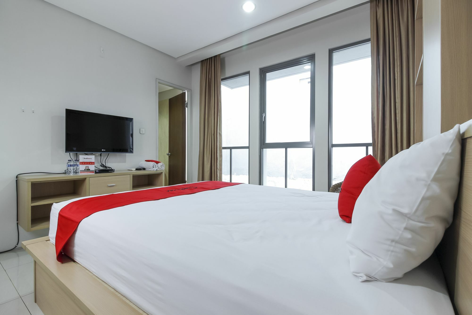 فندق Reddoorz @ Patal Senayan 4 جاكرتا المظهر الخارجي الصورة